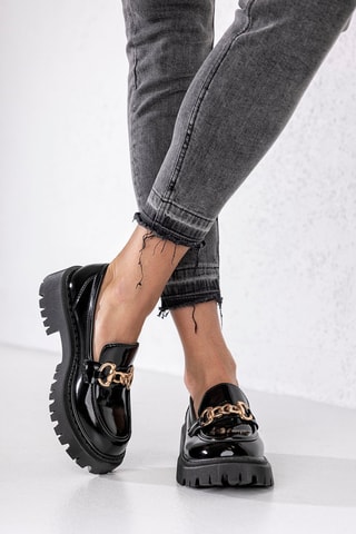 Mocassins envernizados  
Preto
