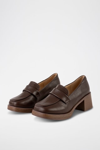 Mocassins de salto 
Castanho
