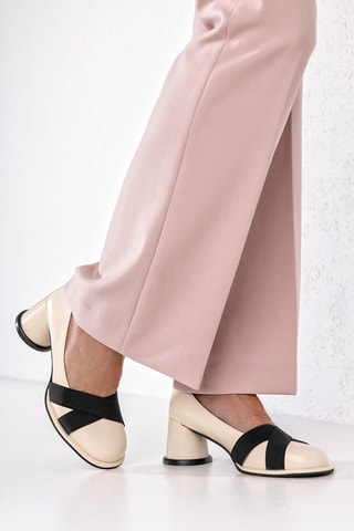 Sapatos de salto  
Bege
