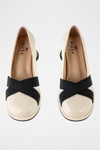 Sapatos de salto  
Bege