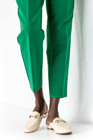 Mules 
Bege e dourado