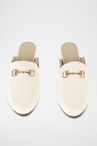 Mules 
Bege e dourado