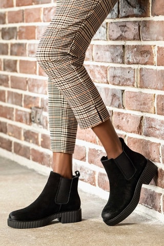 Botins Chelsea em nobuck Preto