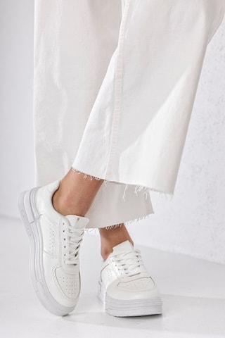 Sapatilhas com plataforma  
Branco