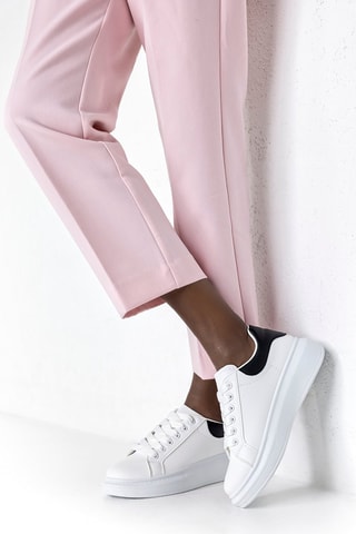 Sapatilhas com plataforma 
Branco e preto
