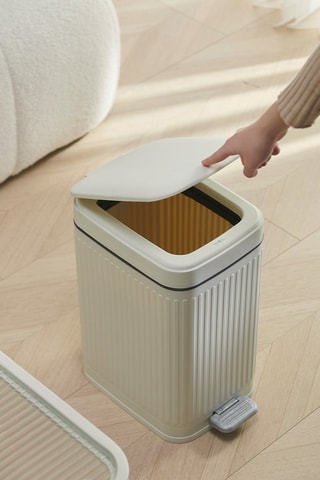 Caixote do lixo com pedal Aura - 18,6 x 28,4 x 34,3 cm 