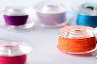 100 canettes pour machine à coudre