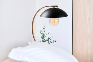 Candeeiro de pousar Sivani Preto e dourado