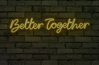 Néon mural LED Better Together - Jaune
