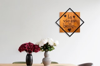 Décoration murale en bois La Vie Est Belle - 54 x 54 cm - Naturel et noir