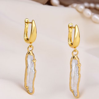 Brincos - Latão banhado a ouro e pérolas brancas 