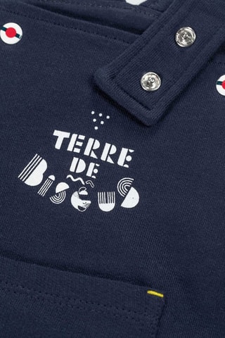 Jardineiras e t-shirt - Índigo e branco