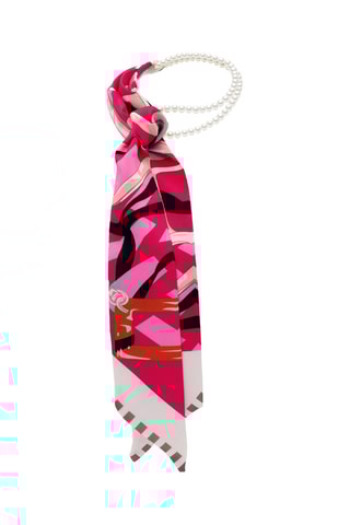 Ensemble foulard et rang de perles de culture