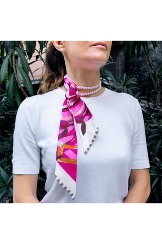 Ensemble foulard et rang de perles de culture