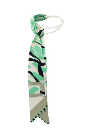 Ensemble foulard et rang de perles de culture