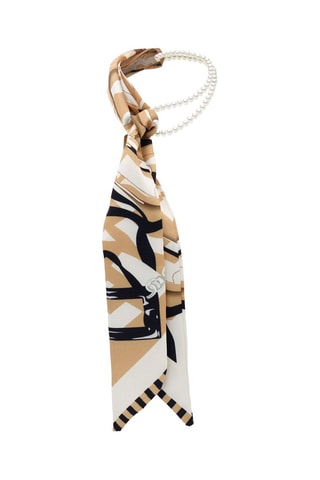 Ensemble foulard et rang de perles de culture