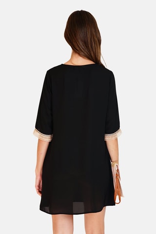 Vestido direito 
Preto