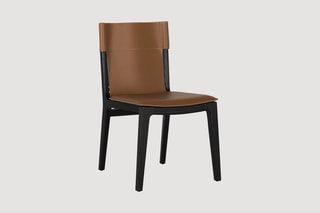 2 chaises - Marron et noir