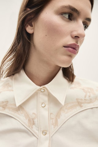 Chemise ajustée broderies décoratives - Écru