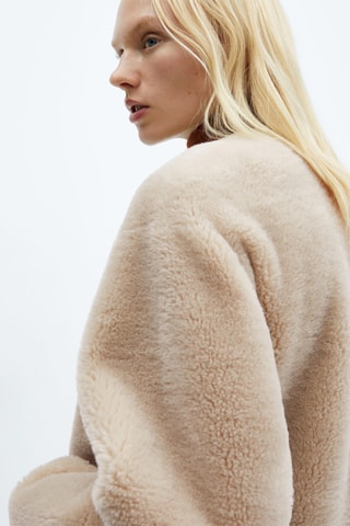 Manteau en fausse fourrure à ornements - Écru