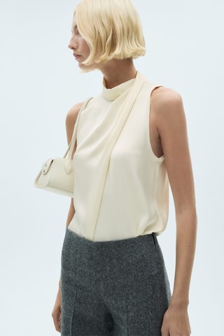 Blouse satinée drapée col montant - Blanc cassé