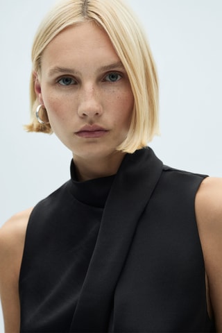 Blouse satinée drapée col montant - Noir