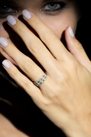 Bague Courone des Emeraudes - Or blanc, diamants et émeraudes
