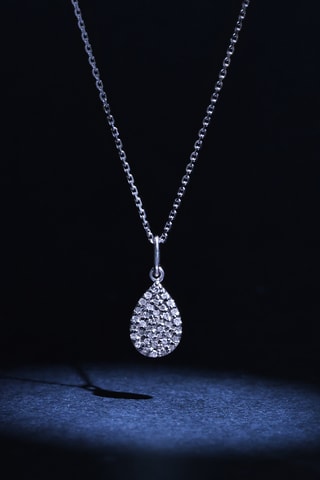 Pendentif Goutte de pluie - Or blanc et diamants 