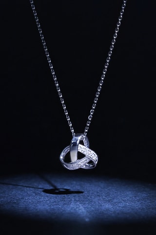 Pendentif Noeud Elegance - Or blanc et diamants