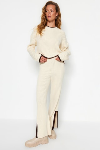 Trui en Rechte Broek Beige