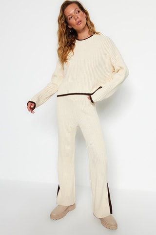 Trui en Rechte Broek Beige