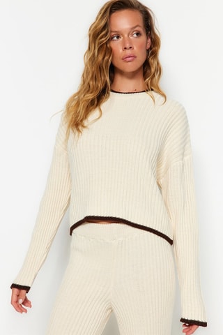 Trui en Rechte Broek Beige