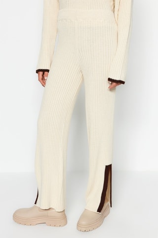 Trui en Rechte Broek Beige