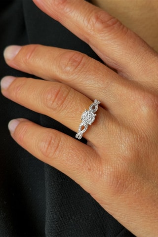 Bague - Or blanc et diamants