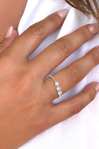 Bague - Or blanc et topazes