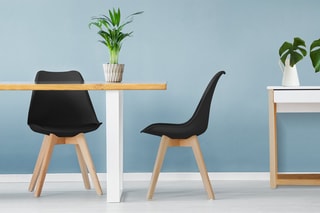 2 chaises Suedia - Noir et naturel