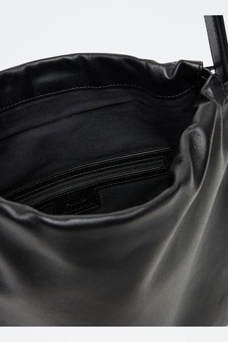Mala de ombro em couro Slouchy Classic - Preto
