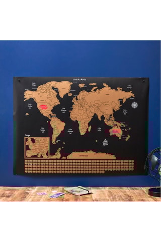 Carte du monde à gratter avec drapeaux