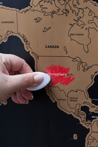 Carte du monde à gratter avec drapeaux