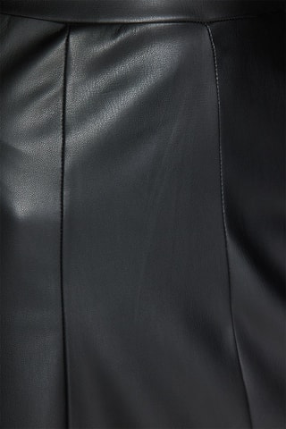 Saia - Preto