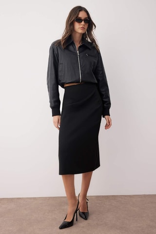 Saia estilo patinadora cintura subida - Preto