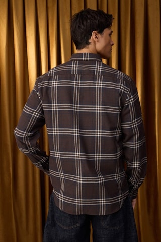 Camisa regular - Castanho
