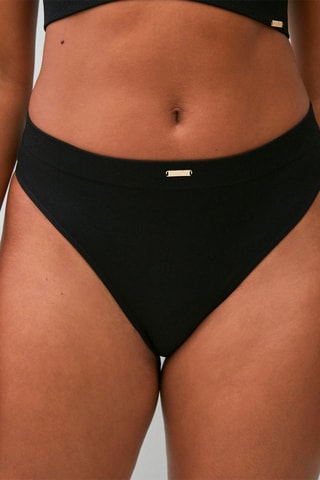 String cintura subida Irisiz Preto