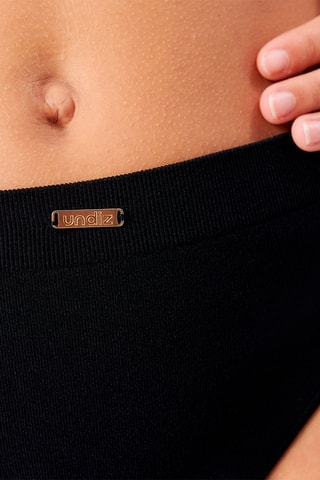String cintura subida Irisiz Preto