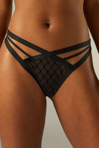 String Dominaiz Preto