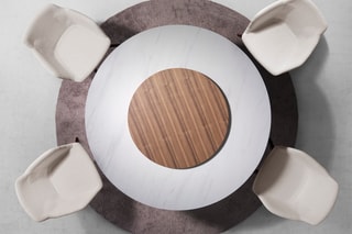 Table en porcelaine et noyer - 150 x 75 x 150 cm