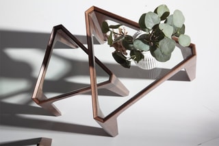 Table d'appoint 
Imitation noyer