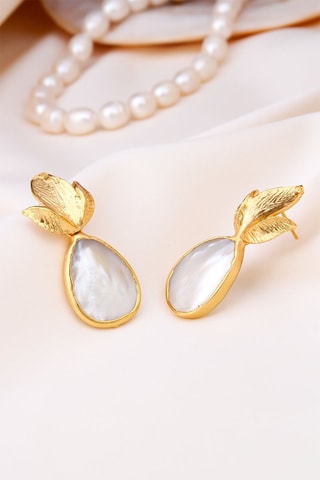 Boucles d'oreilles dorées à l'or fin jaune - Nacre
