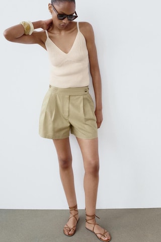 Short. Beige