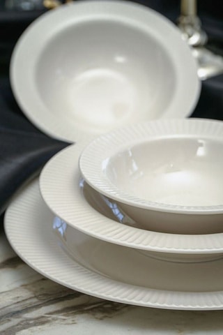 Service en porcelaine - 24 pièces
